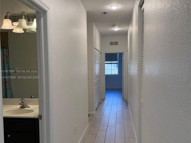 12350 S Village Cir, Davie, FL 33325