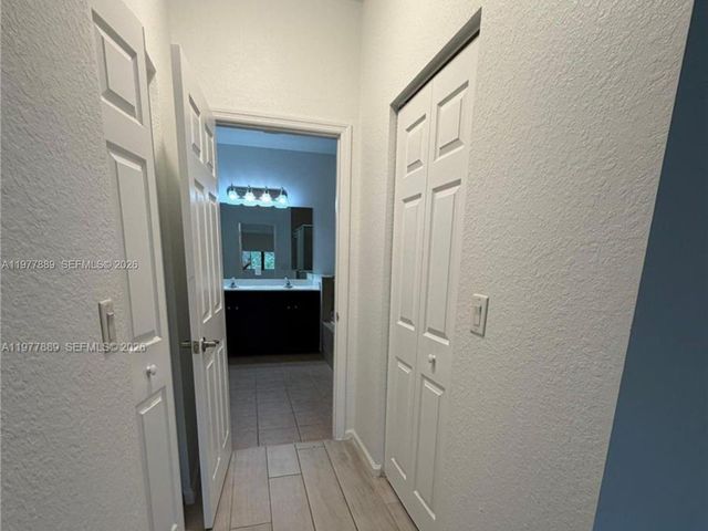 12350 S Village Cir, Davie, FL 33325