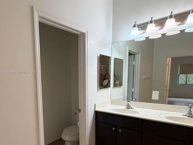 12350 S Village Cir, Davie, FL 33325