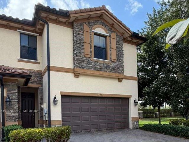 12350 S Village Cir, Davie, FL 33325