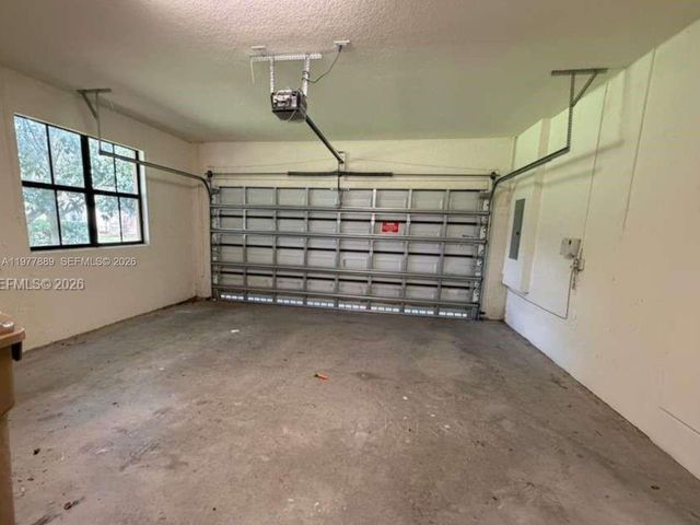 12350 S Village Cir, Davie, FL 33325