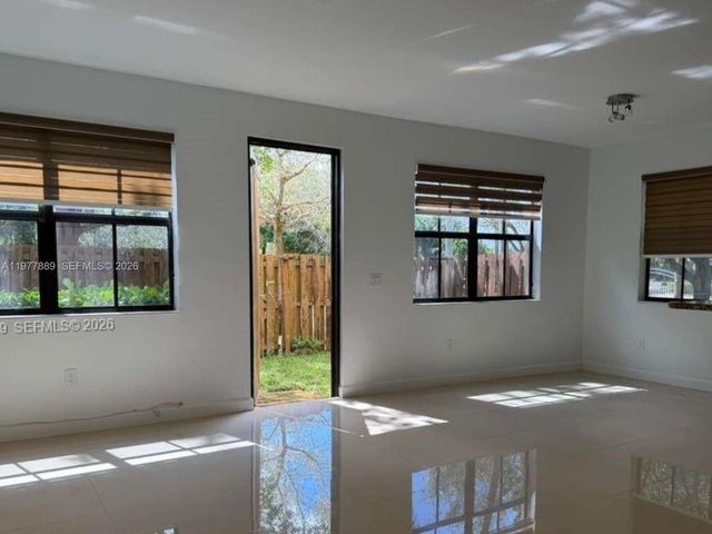 12350 S Village Cir, Davie, FL 33325