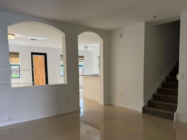 12350 S Village Cir, Davie, FL 33325