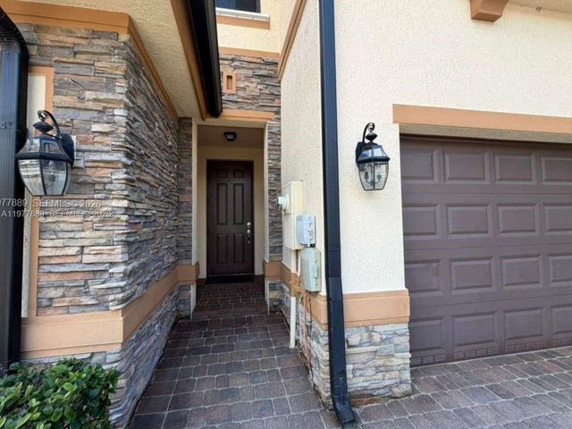 12350 S Village Cir, Davie, FL 33325