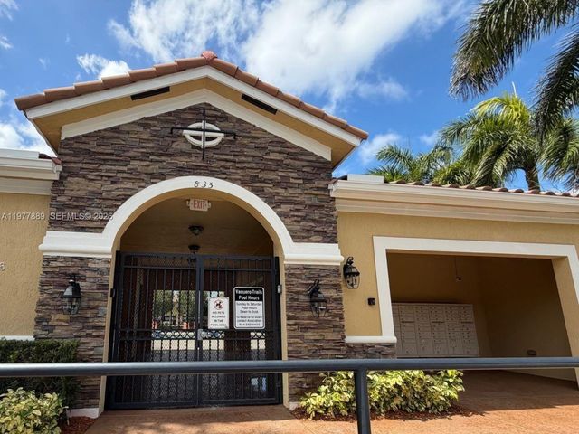 12350 S Village Cir, Davie, FL 33325