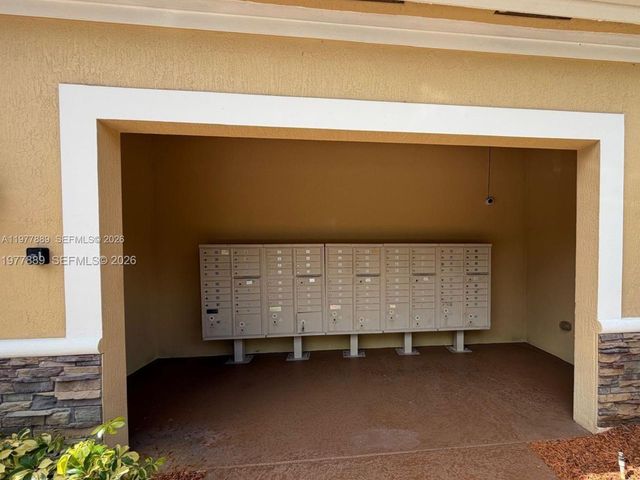 12350 S Village Cir, Davie, FL 33325