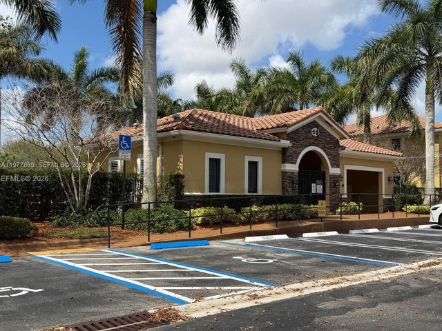 12350 S Village Cir, Davie, FL 33325