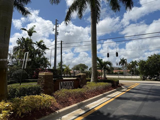 12350 S Village Cir, Davie, FL 33325