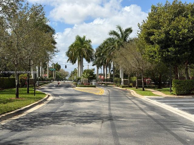 12350 S Village Cir, Davie, FL 33325