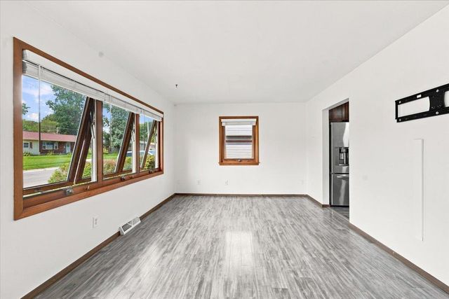 501 Park Lane, Waterloo, IA 50702