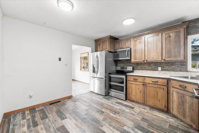 501 Park Lane, Waterloo, IA 50702