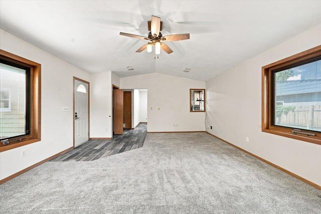 501 Park Lane, Waterloo, IA 50702