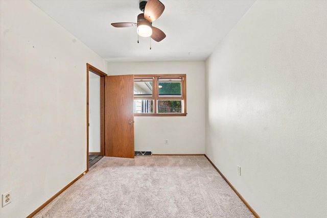 501 Park Lane, Waterloo, IA 50702