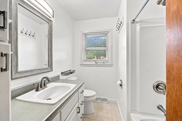 501 Park Lane, Waterloo, IA 50702