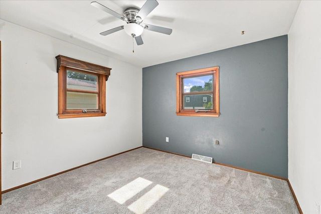 501 Park Lane, Waterloo, IA 50702