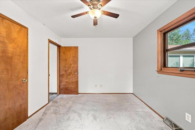501 Park Lane, Waterloo, IA 50702