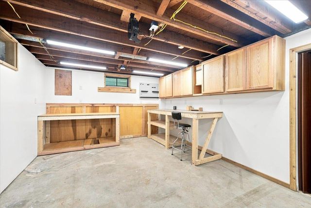 501 Park Lane, Waterloo, IA 50702