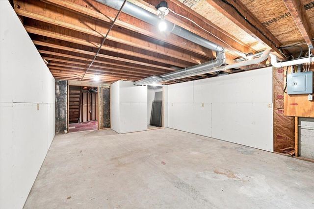 501 Park Lane, Waterloo, IA 50702