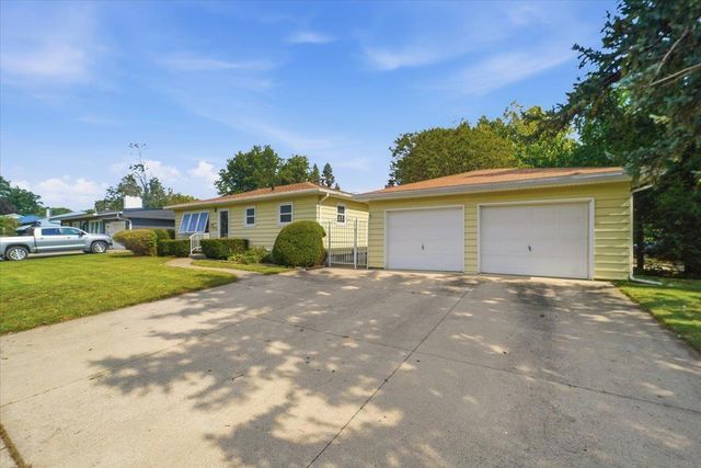 501 Park Lane, Waterloo, IA 50702