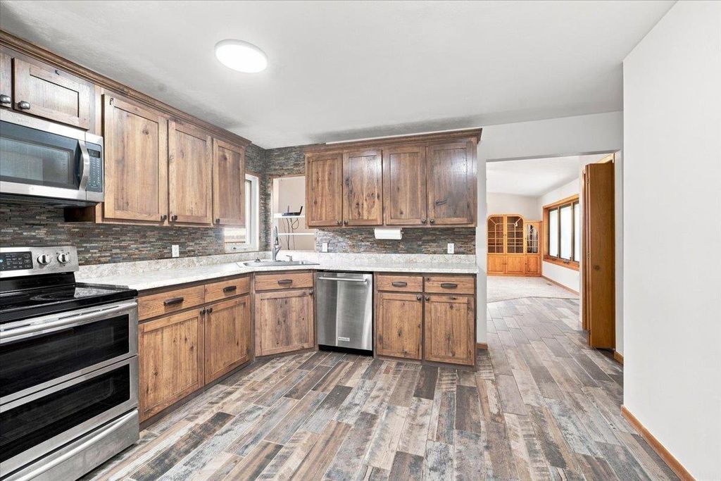 501 Park Lane, Waterloo, IA 50702