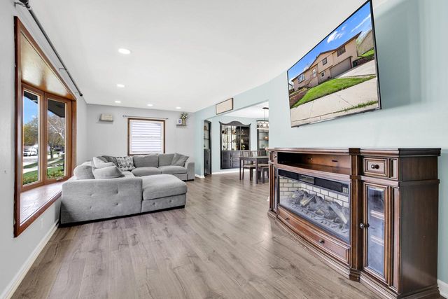 1513 Roosevelt DRIVE, West Bend, WI 53090