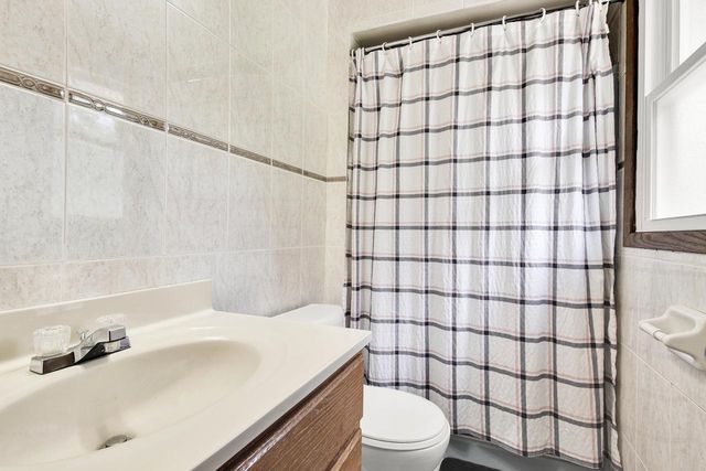 1513 Roosevelt DRIVE, West Bend, WI 53090
