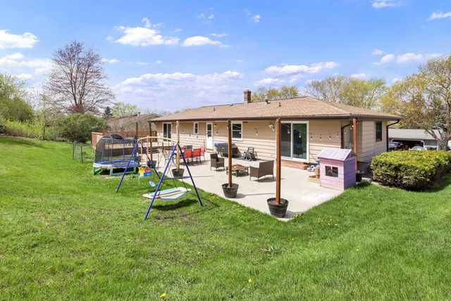 1513 Roosevelt DRIVE, West Bend, WI 53090