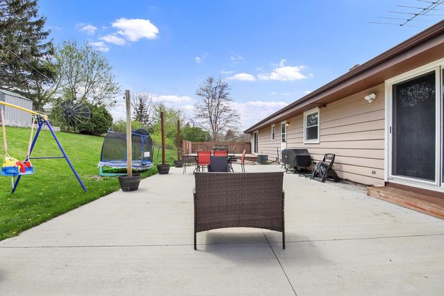 1513 Roosevelt DRIVE, West Bend, WI 53090