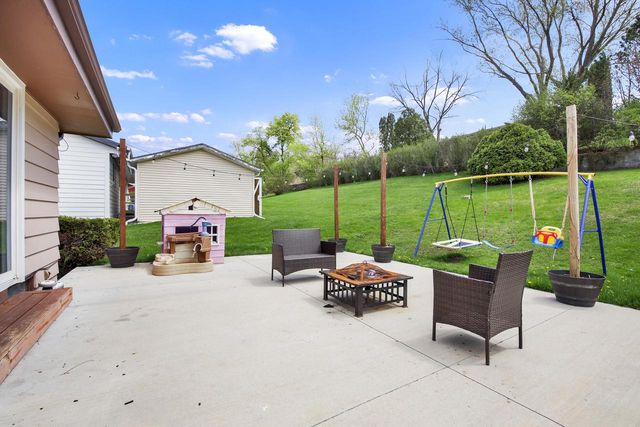 1513 Roosevelt DRIVE, West Bend, WI 53090