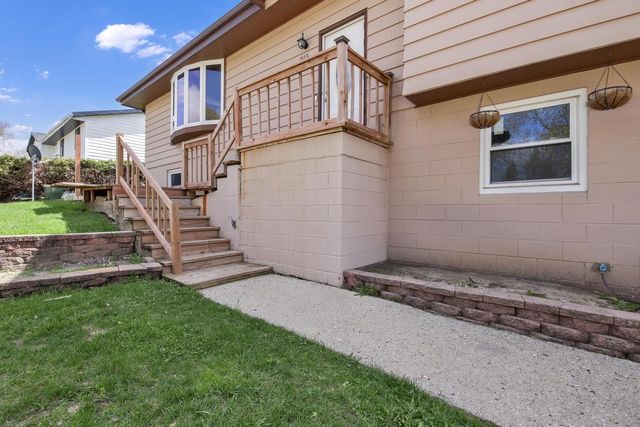 1513 Roosevelt DRIVE, West Bend, WI 53090