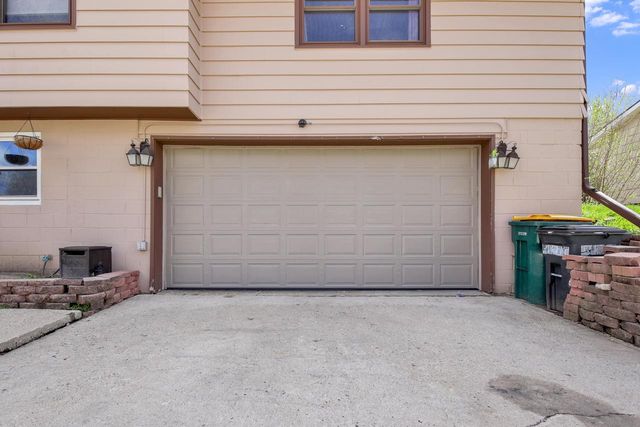 1513 Roosevelt DRIVE, West Bend, WI 53090