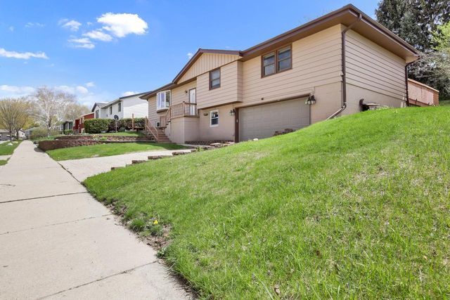 1513 Roosevelt DRIVE, West Bend, WI 53090