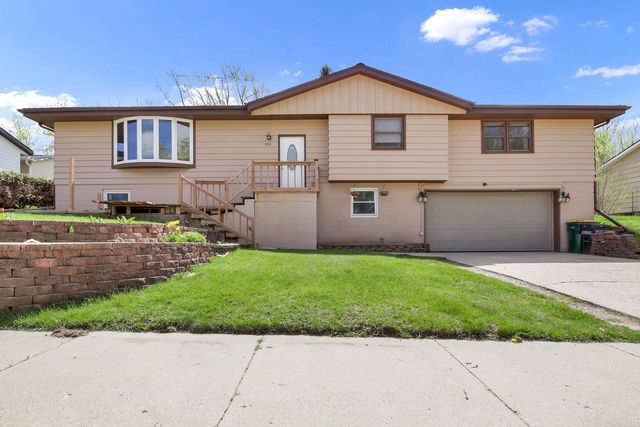 1513 Roosevelt DRIVE, West Bend, WI 53090