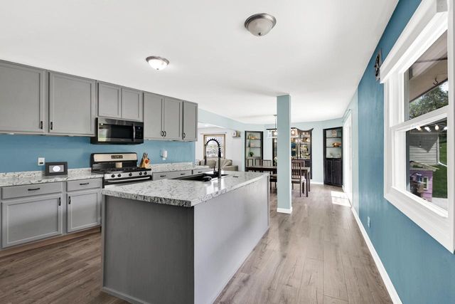 1513 Roosevelt DRIVE, West Bend, WI 53090