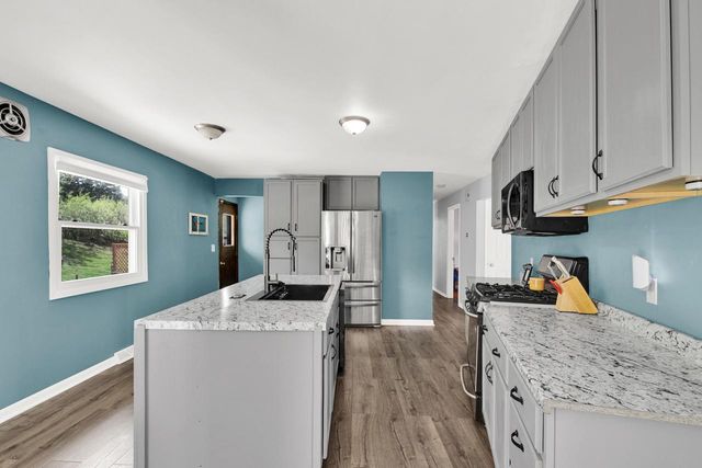 1513 Roosevelt DRIVE, West Bend, WI 53090