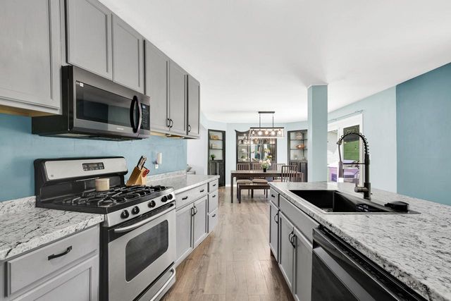 1513 Roosevelt DRIVE, West Bend, WI 53090