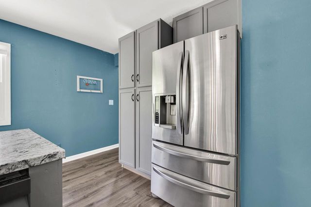 1513 Roosevelt DRIVE, West Bend, WI 53090