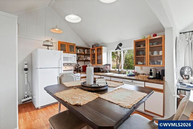 2704 SW Beach Av, Lincoln City, OR 97367