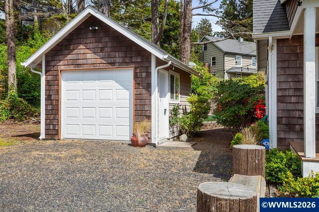 2704 SW Beach Av, Lincoln City, OR 97367