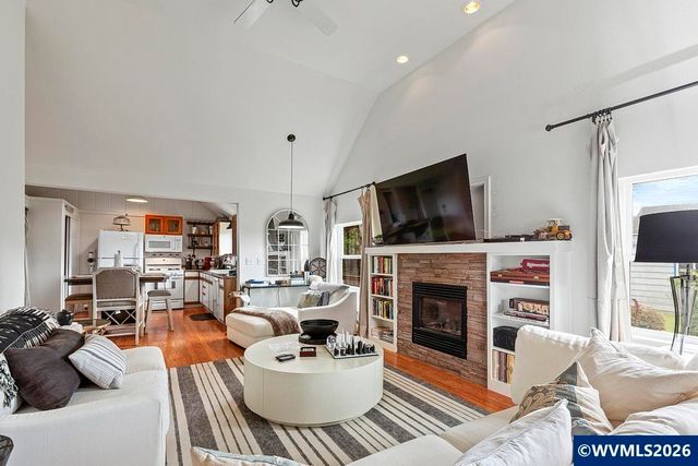 2704 SW Beach Av, Lincoln City, OR 97367