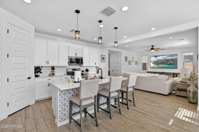 4115 E APPALOOSA Road, Gilbert, AZ 85296