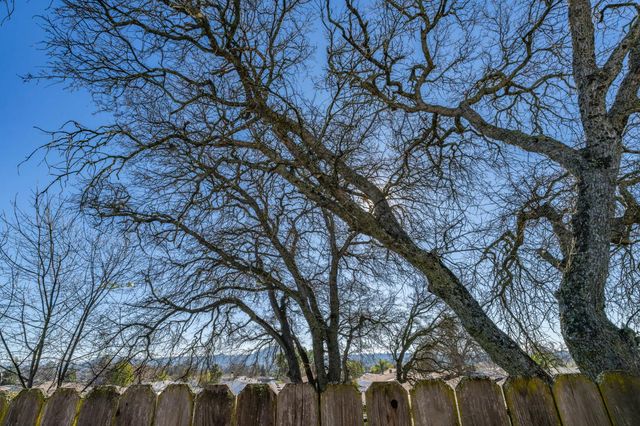 5594 Heritage Dr, Ione, CA 95640