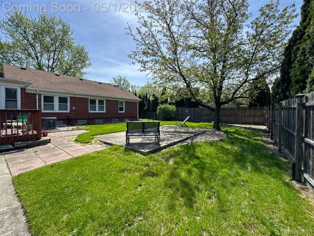 9424 Allen Road, Allen Park, MI 48101