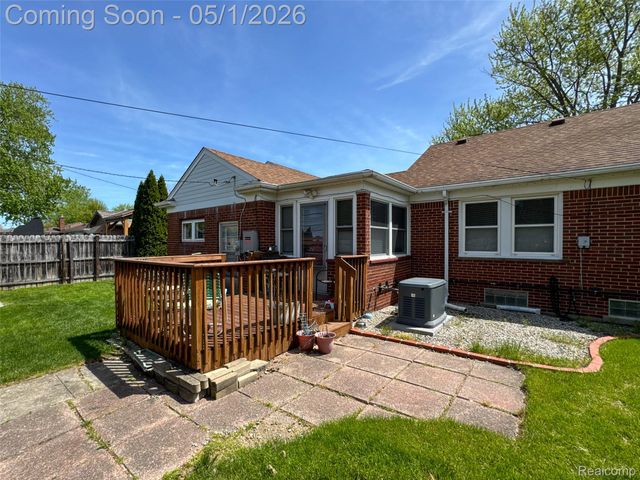 9424 Allen Road, Allen Park, MI 48101