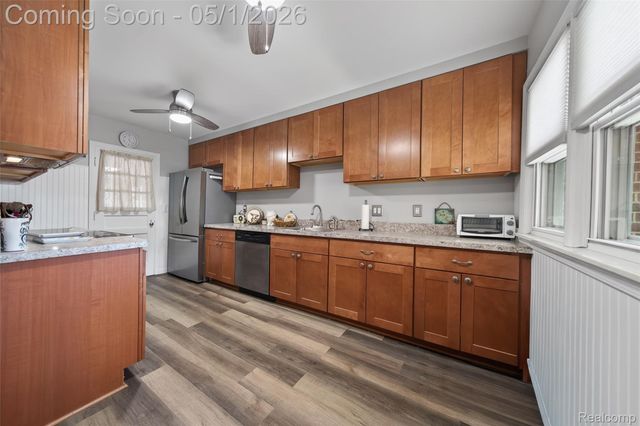 9424 Allen Road, Allen Park, MI 48101