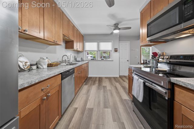 9424 Allen Road, Allen Park, MI 48101