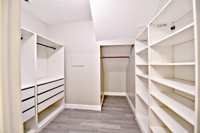 1933 Chasewood DR, Austin, TX 78727