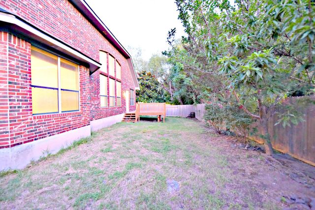 1933 Chasewood DR, Austin, TX 78727