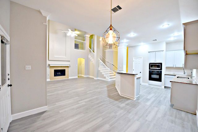 1933 Chasewood DR, Austin, TX 78727