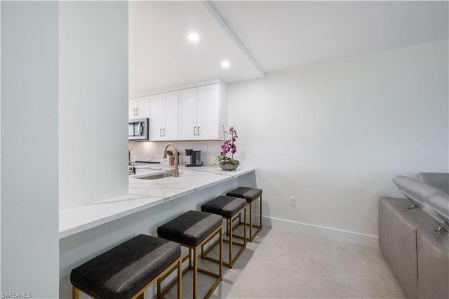 11118 Gulf Shore DR A203, Naples, FL 34108